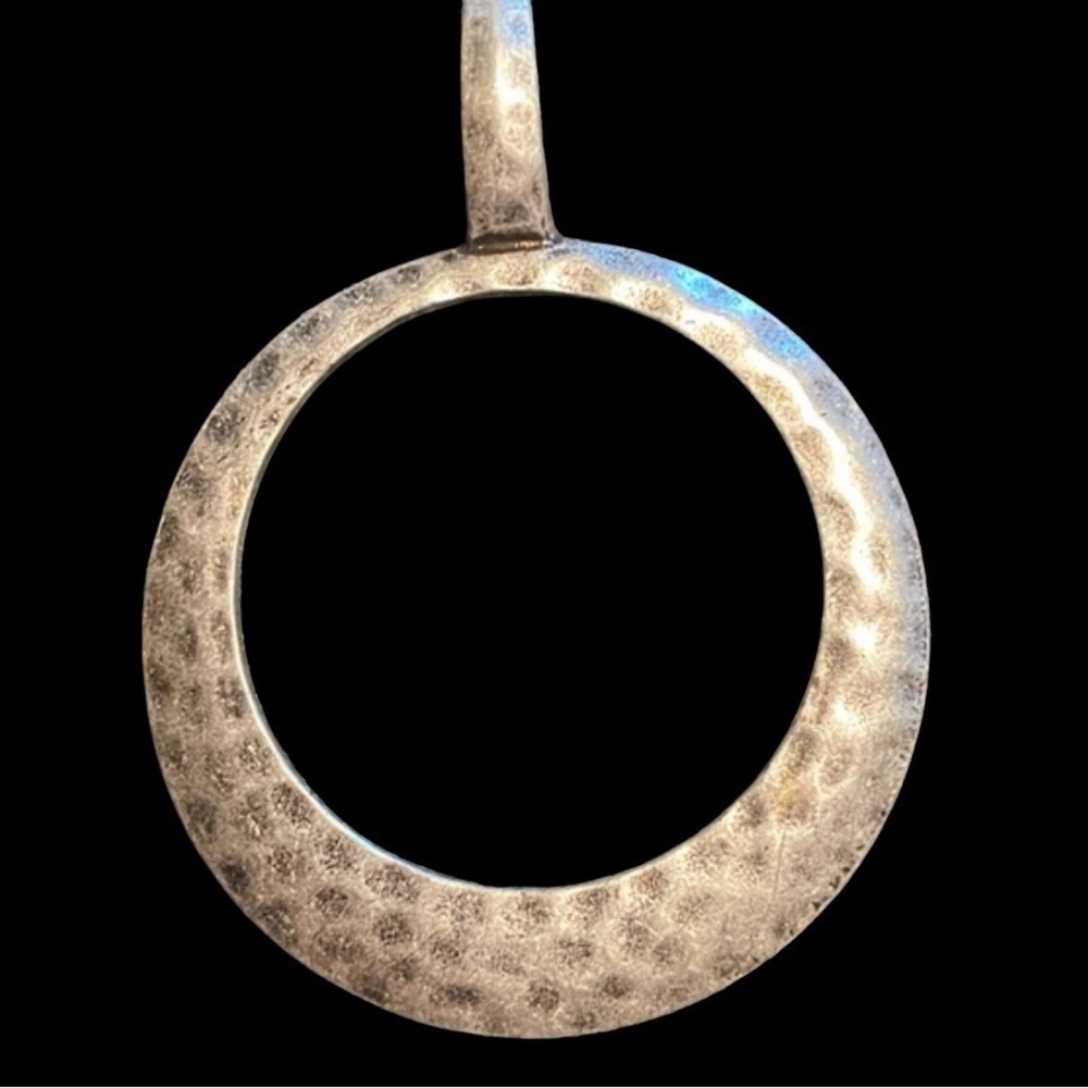 Hammered Metal Round Pendant with magnetic closure